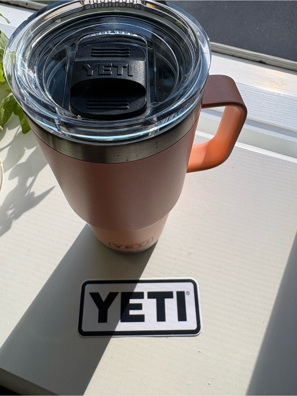 YETI, RAMBLER TRAVELER MUG 20 OUNCE WITH HANDLE NEW # WITH NO TAGS